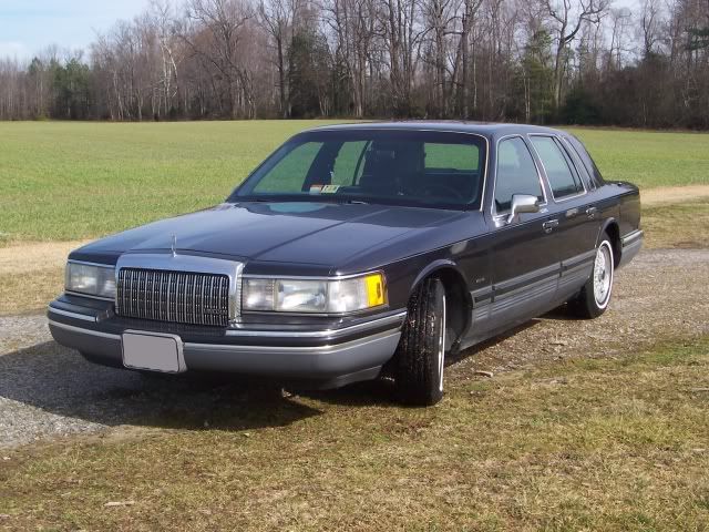 1994 Lincoln Town Car Signature Series 46L V8 Fully Loaded 38000 miles
