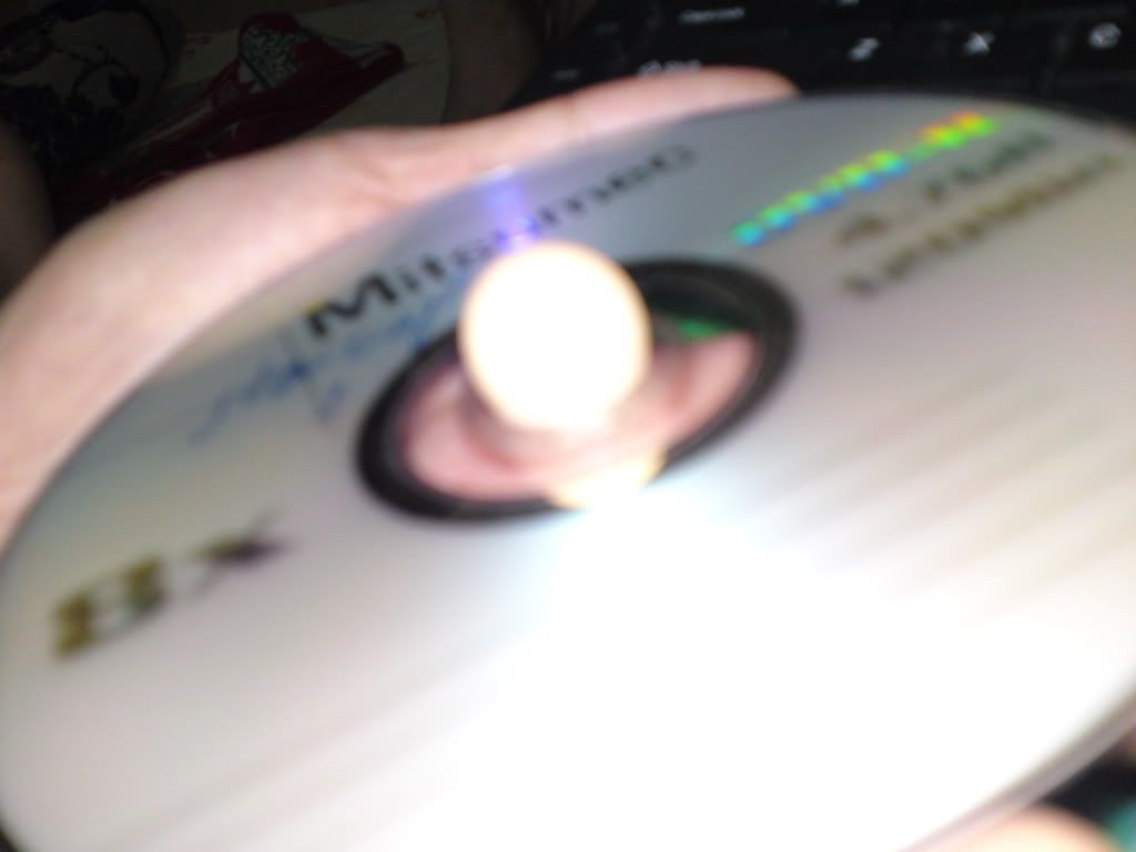 con gà Thái nhà em vừa đẻ cái trứng nhỏ xíu , chưa tới 2cm , có đc kỉ lục ko ta ^^ - 3