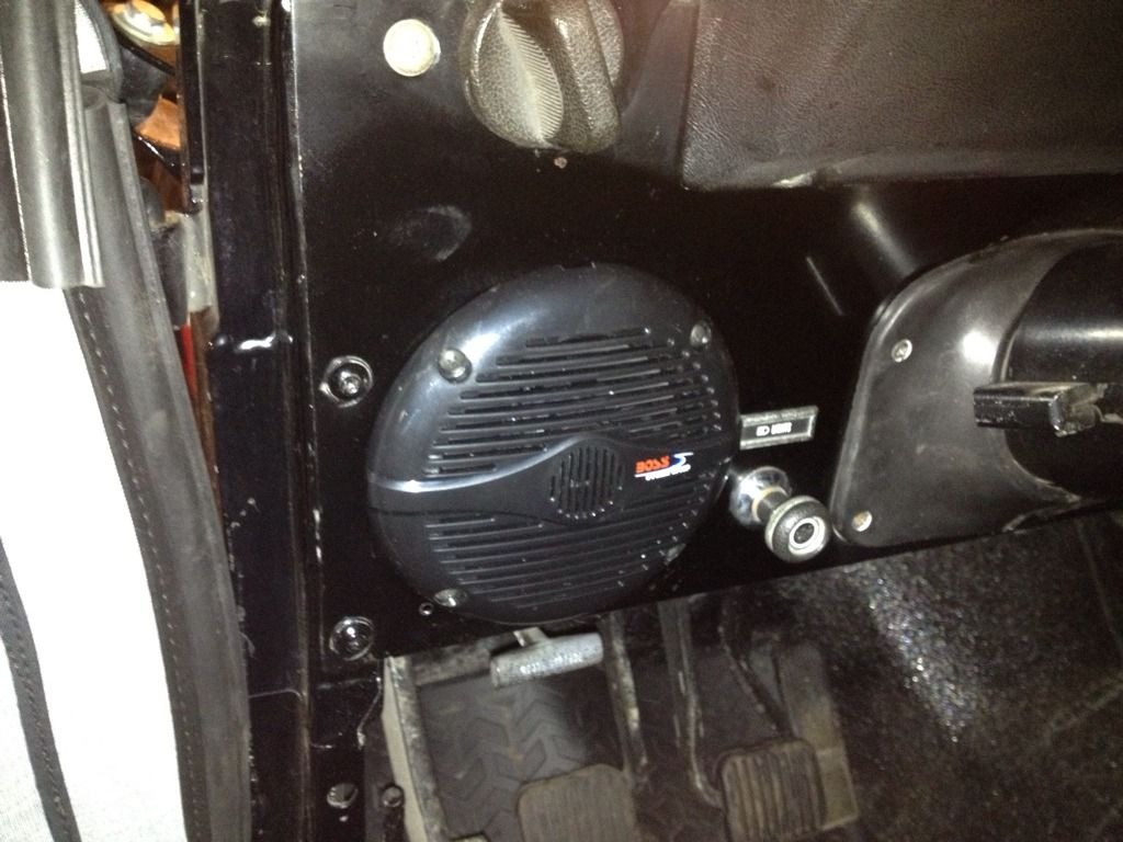 Speakers In A Cj 7 Dash