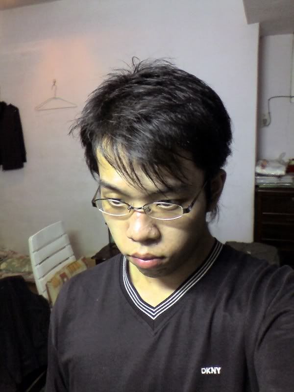 叔叔也學年輕人搞自拍 很醜不想吐的勿看