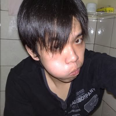 叔叔也學年輕人搞自拍 很醜不想吐的勿看
