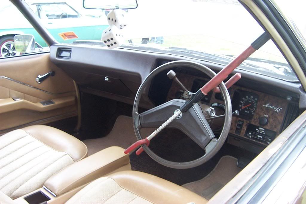 HQ LS interior