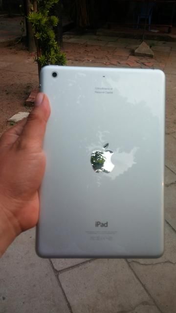 Cần bán ipad mini 2 16G wifi màu trắng còn đẹp