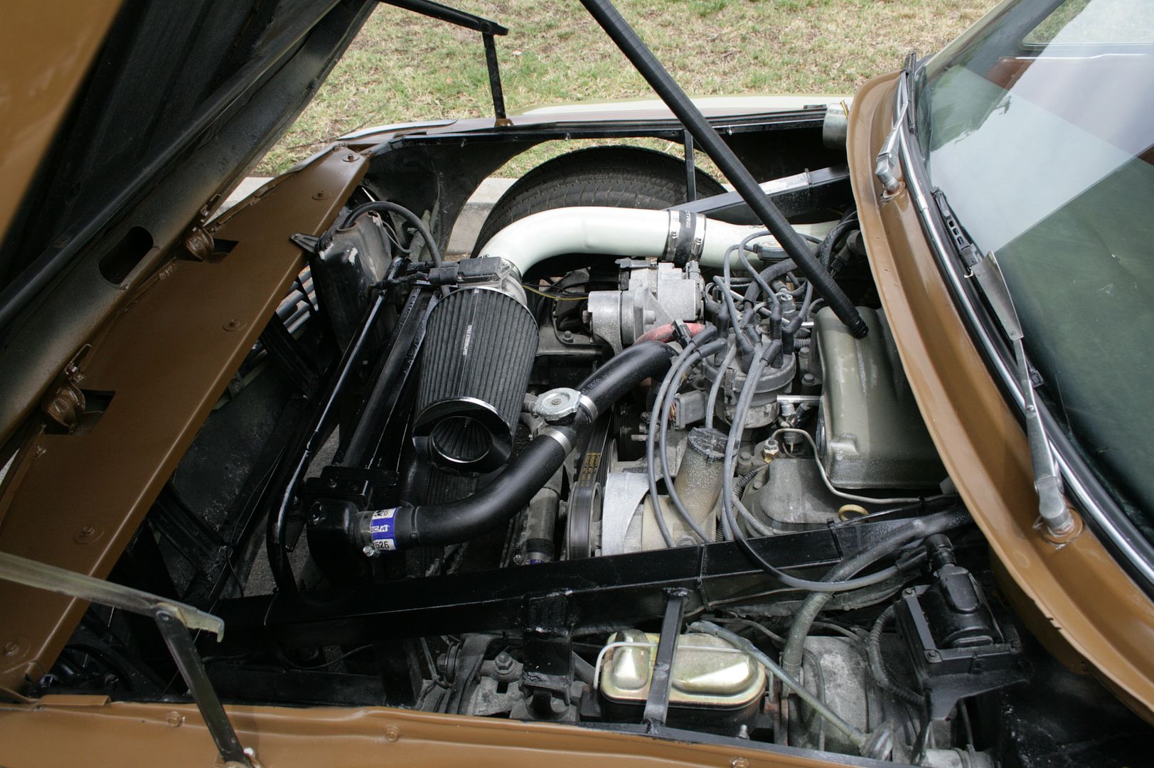 Mustang 5.0L V8 engine in 1969 BMW 2002