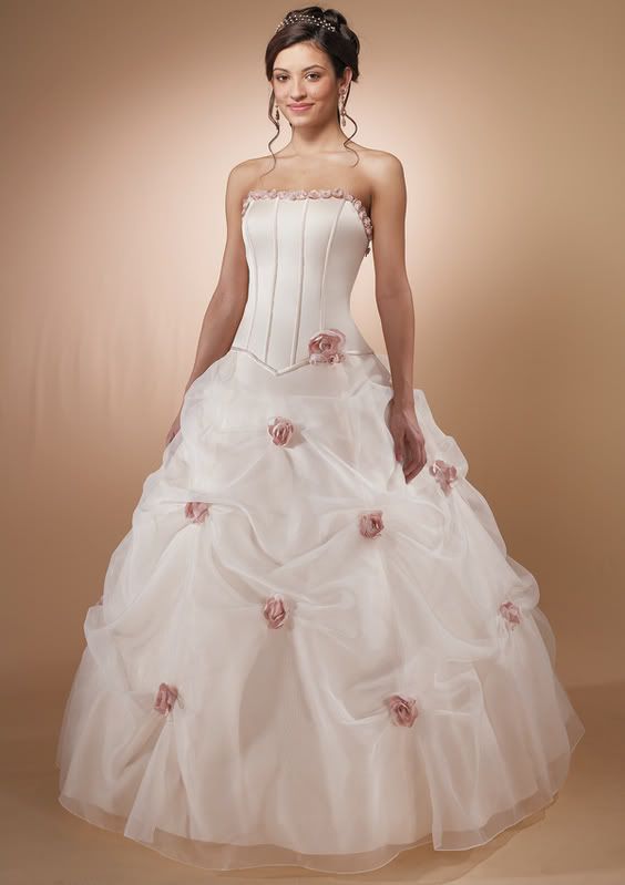 Sometimes the strapless wedding dresses are made of silk satin in A line 