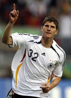 gomez.jpg