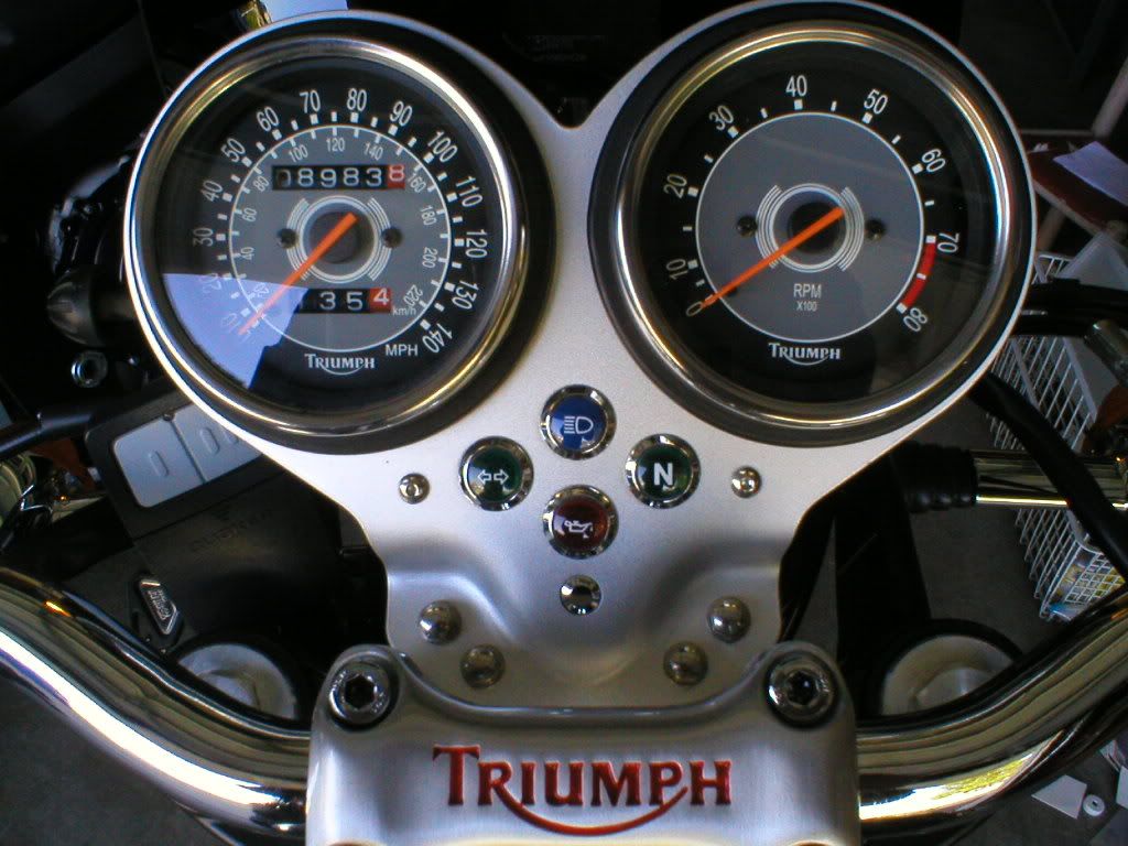 2004TriumphBoneville023.jpg